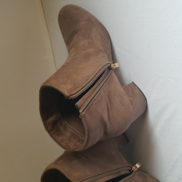 Tan boots reneeze brand size 9 - Picture 2 of 4